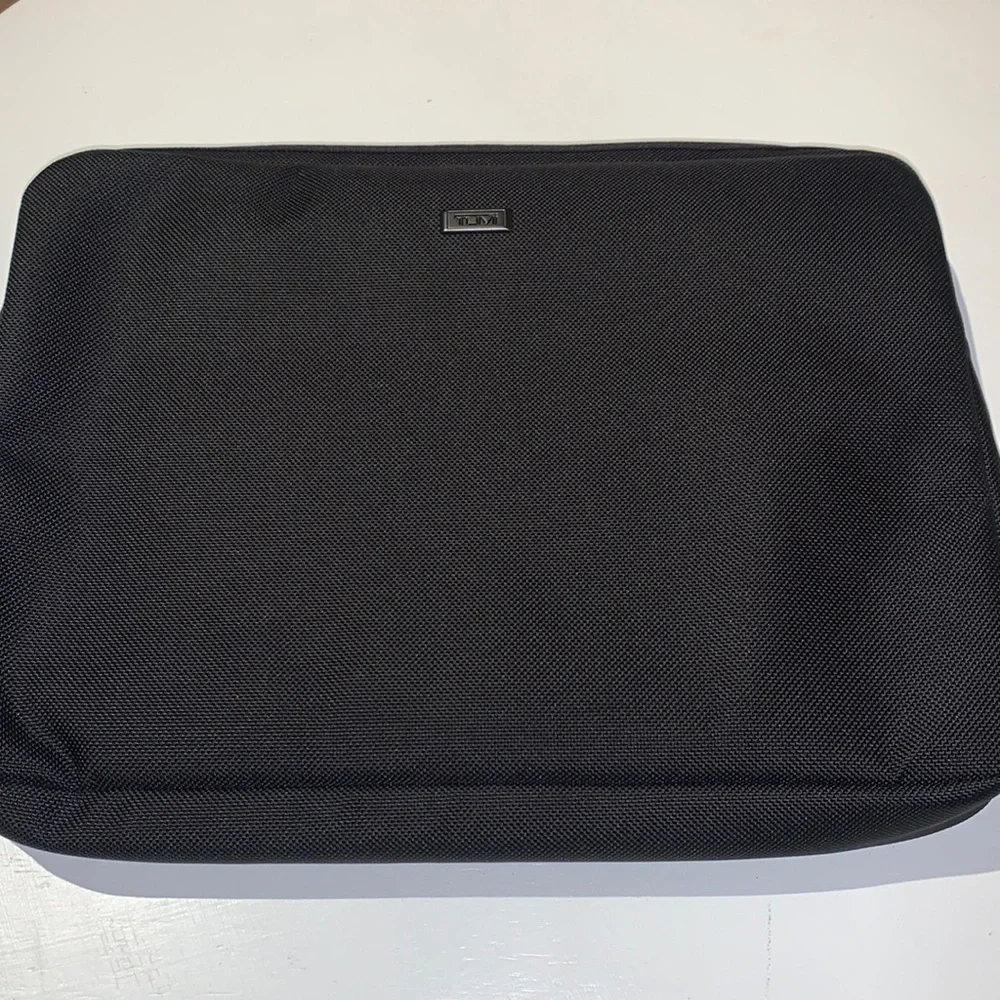 Tumi black computer case. Laptop bag travel